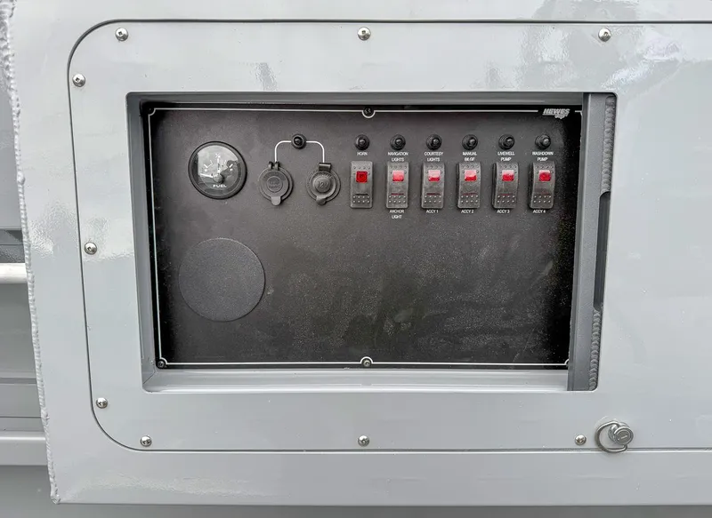 Slide: The Image of Hewescraft 200 Pioneer 2026 - 23