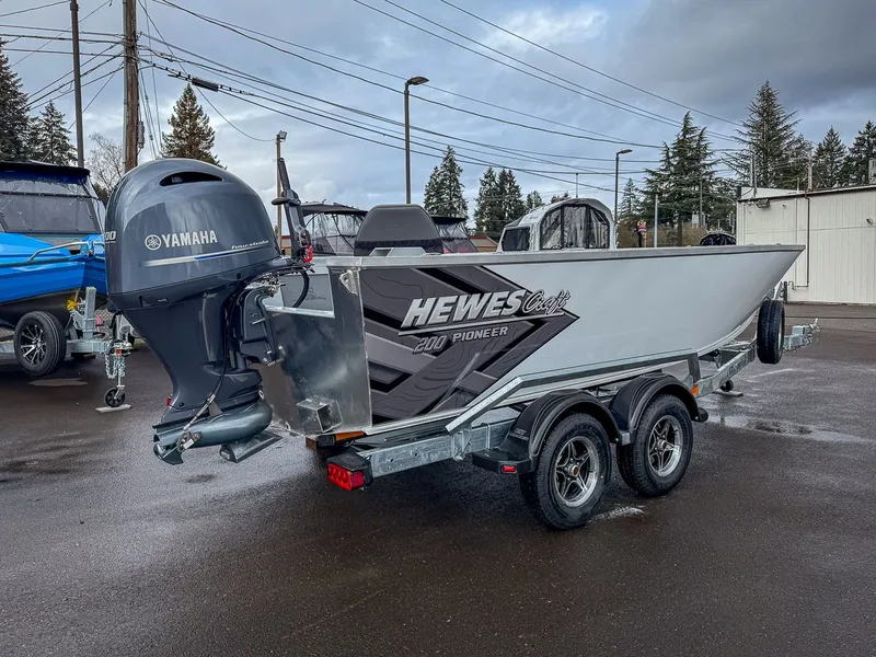 Slide: The Image of Hewescraft 200 Pioneer 2026 - 3