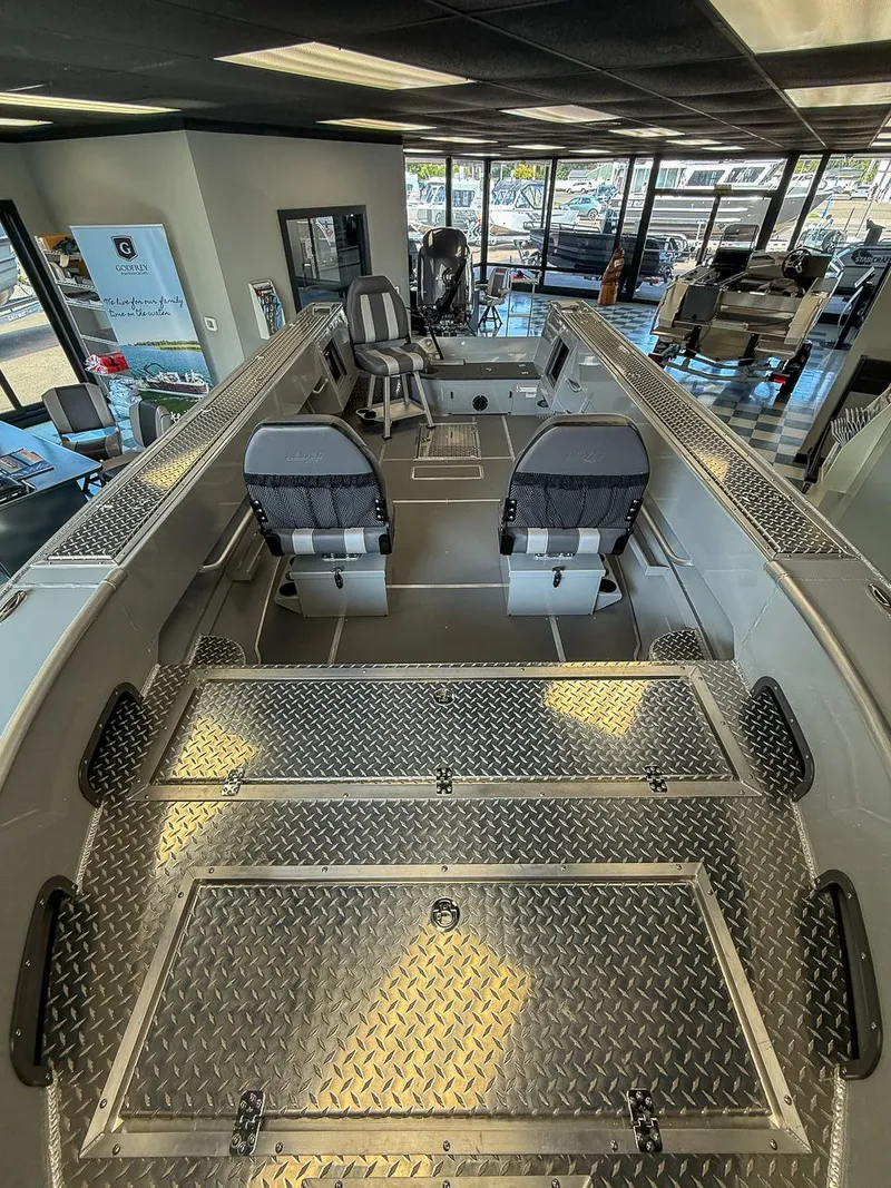 Slide: The Image of Hewescraft 200 Pioneer 2026 - 9