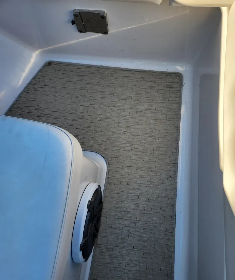 Slide: The Image of 2015 Four Winns Horizon H290 boat interior with carpeted flooring. - 12