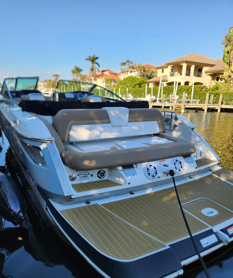 Slide: The Image of 2015 Four Winns Horizon H290 boat docked near waterfront homes. - 16