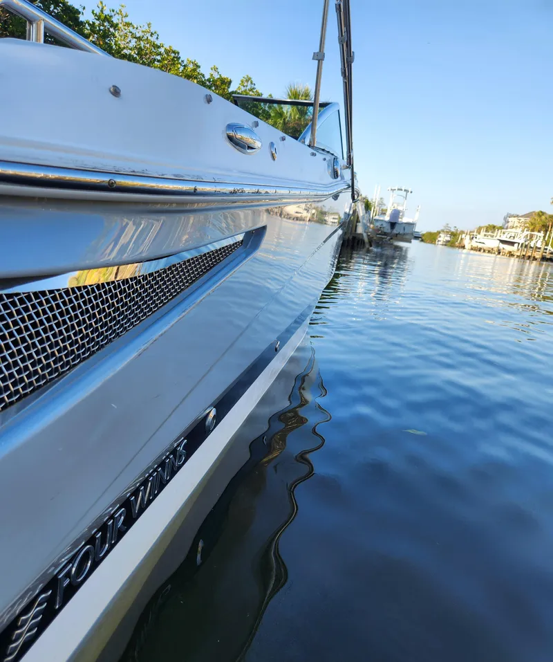 Slide: The Image of 2015 Four Winns Horizon H290 boat docked on calm water. - 3