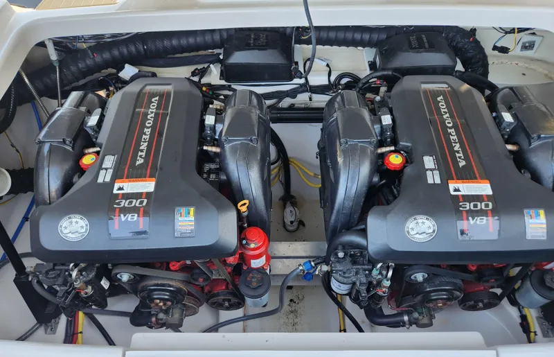 Slide: The Image of Twin Volvo Penta engines in a 2015 Four Winns Horizon H290 boat. - 5