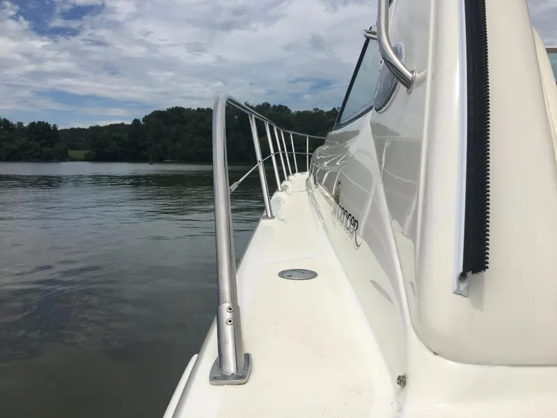 Slide: The Image of Sea Ray 410 Sundancer 2000 yacht on calm water, side view with railing. - 21