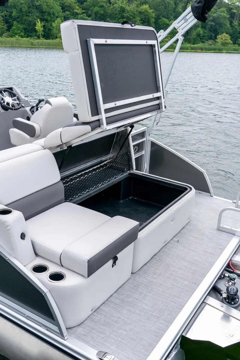 Slide: The Image of Harris Cruiser 190 2025 - 17