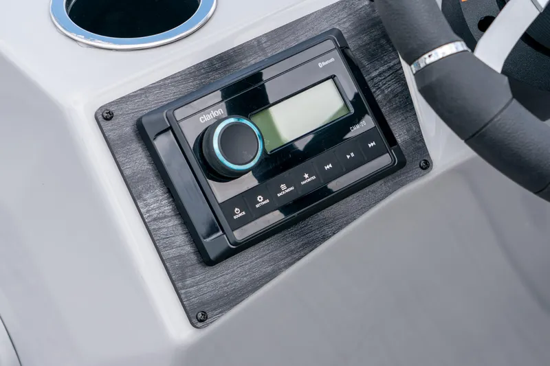 Slide: The Image of Harris Cruiser 190 2025 - 22