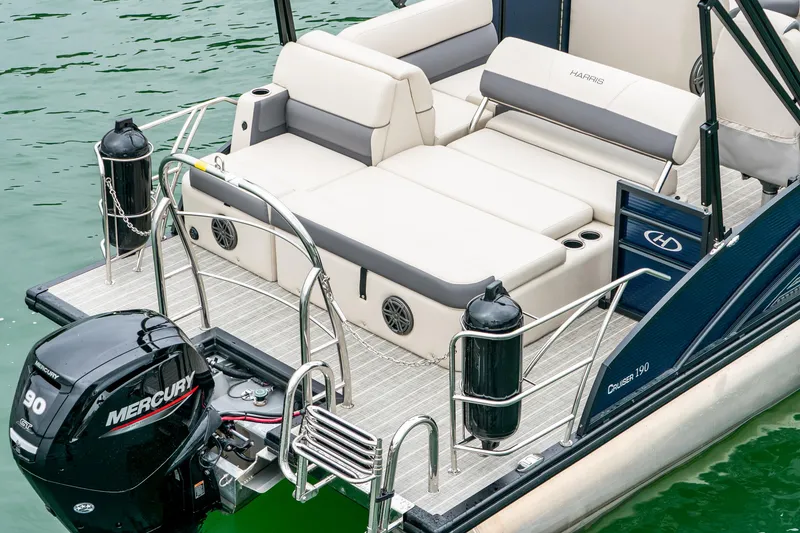 Slide: The Image of Harris Cruiser 190 2025 - 6