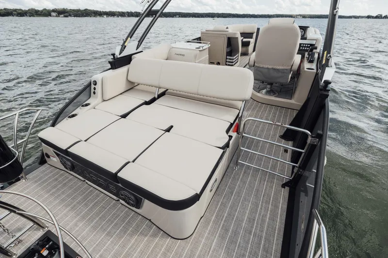 Slide: The Image of Harris 230 Grand Mariner 2025 - 7