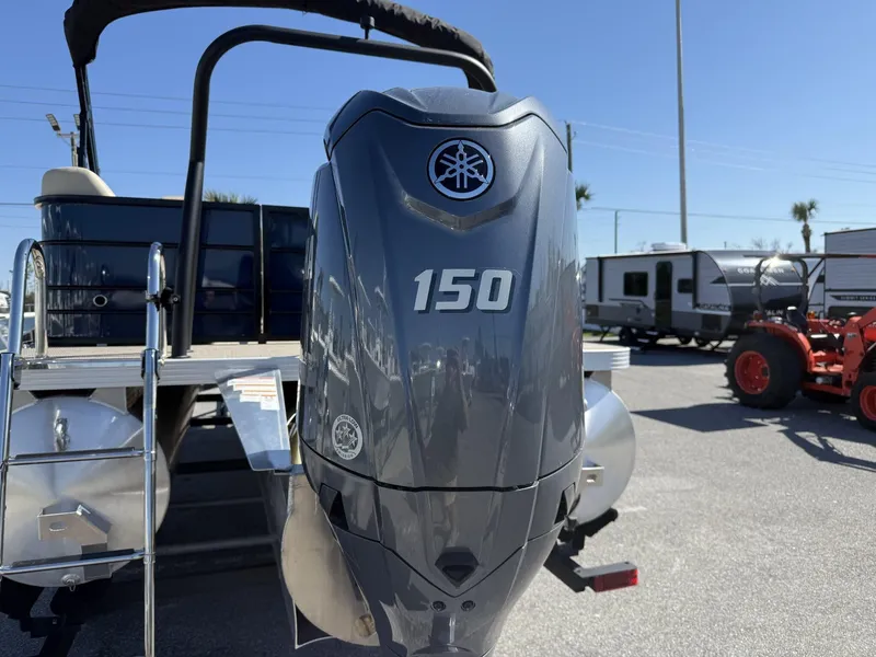 Slide: The Image of 2025 Veranda Vista View Series boat with Yamaha 150 outboard motor. - 3
