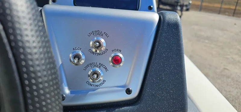 Slide: The Image of Tracker Pro Team 175 2025 - 61