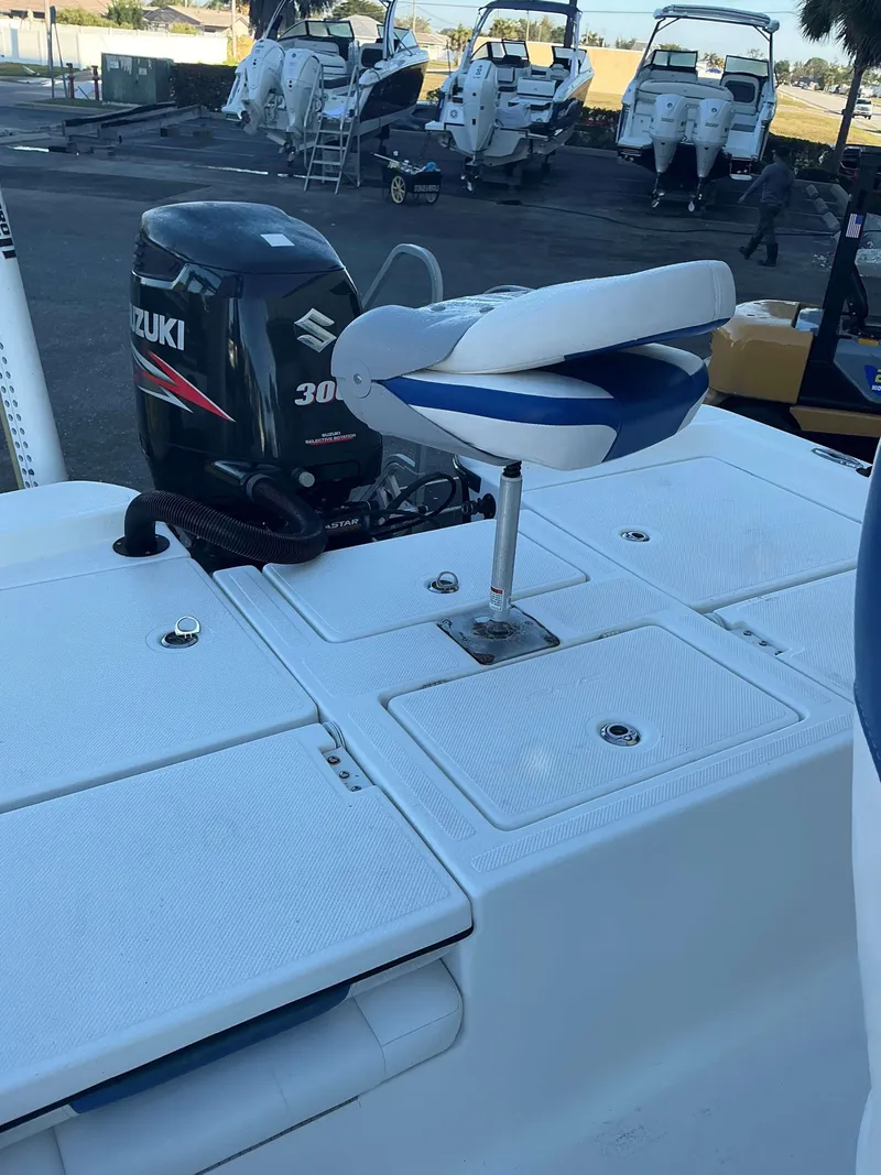 Slide: The Image of 2017 Epic 25 SC boat with Suzuki 300 outboard motor and cushioned seat. - 10