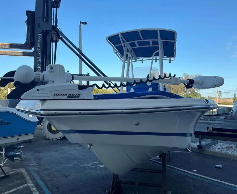 Slide: The Image of 2017 Epic 25 SC boat with Minn Kota trolling motor on a lift. - 11