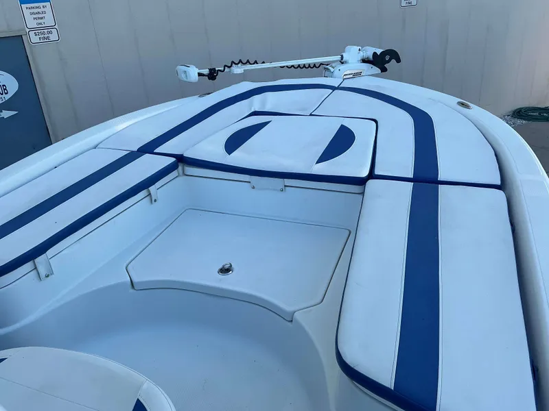 Slide: The Image of 2017 Epic 25 SC boat interior with blue and white seating. - 17