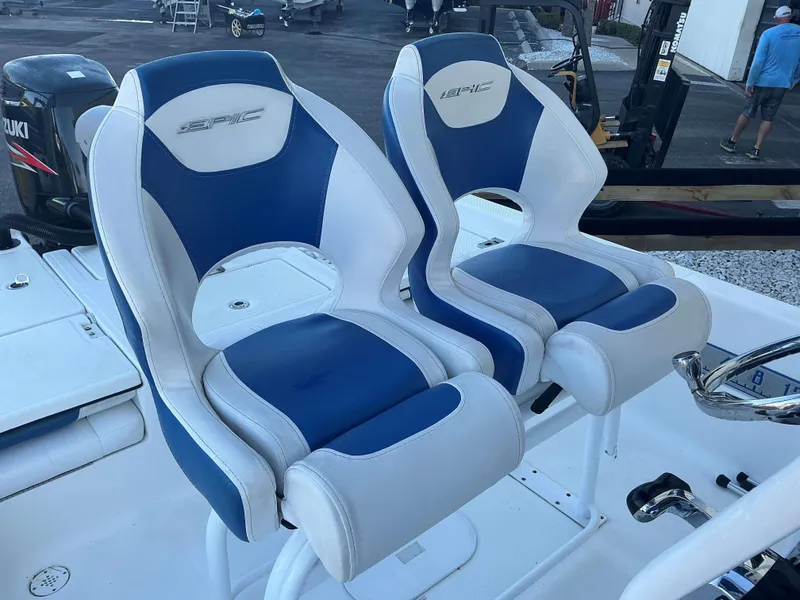 Slide: The Image of Two blue and white seats on a 2017 Epic 25 SC boat. - 21