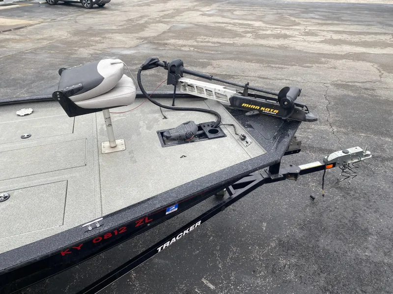 Slide: The Image of 2016 Tracker Pro Team 195 TXW boat with trolling motor and fishing seat. - 18