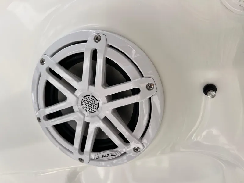 Slide: The Image of Speaker on 2025 Sea Hunt Ultra 235 SE boat, featuring JL Audio design. - 18