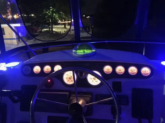 Slide: The Image of Silverton 442 Cockpit Motor Yacht 1996 - 28