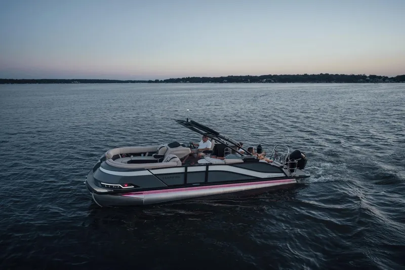 Slide: The Image of Harris 230 Grand Mariner 2025 - 16