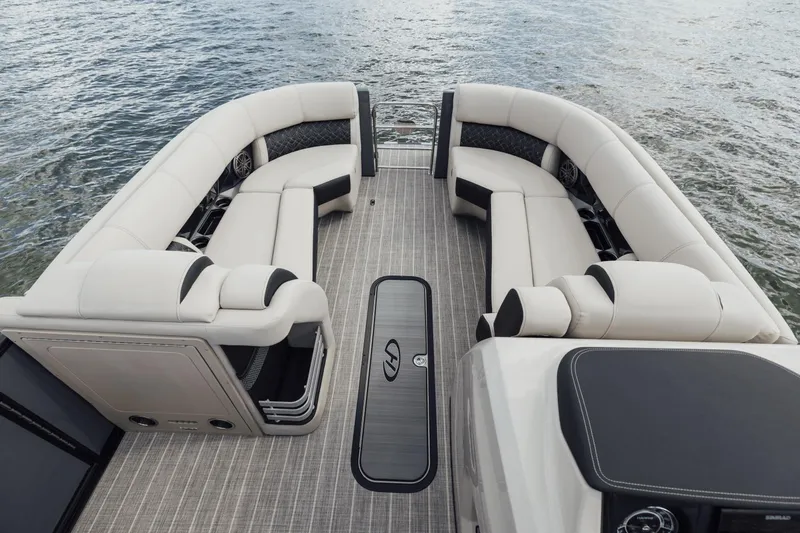 Slide: The Image of Harris 230 Grand Mariner 2025 - 17