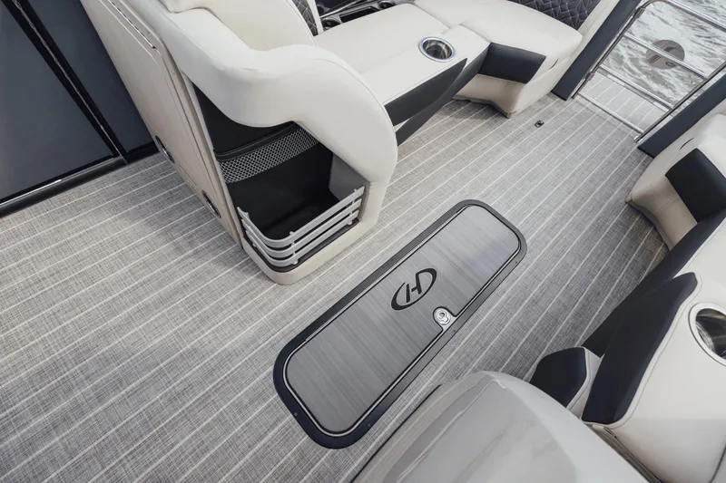 Slide: The Image of Harris 230 Grand Mariner 2025 - 19