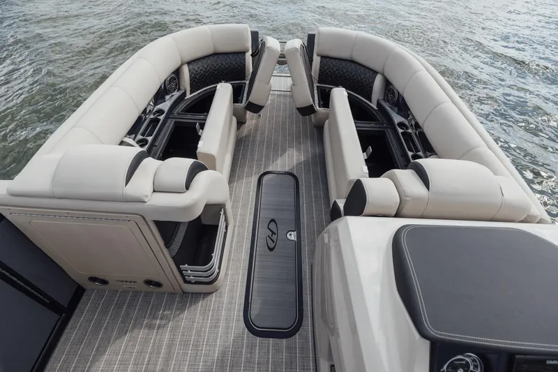 Slide: The Image of Harris 230 Grand Mariner 2025 - 20