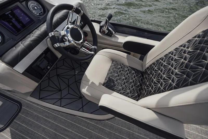 Slide: The Image of Harris 230 Grand Mariner 2025 - 22