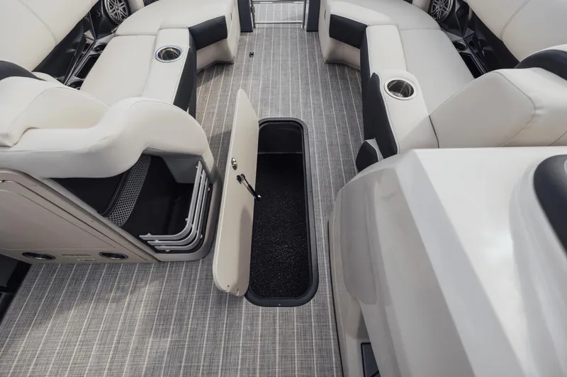 Slide: The Image of Harris 230 Grand Mariner 2025 - 23