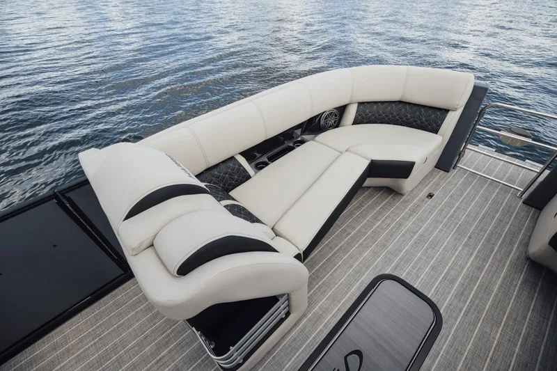 Slide: The Image of Harris 230 Grand Mariner 2025 - 24