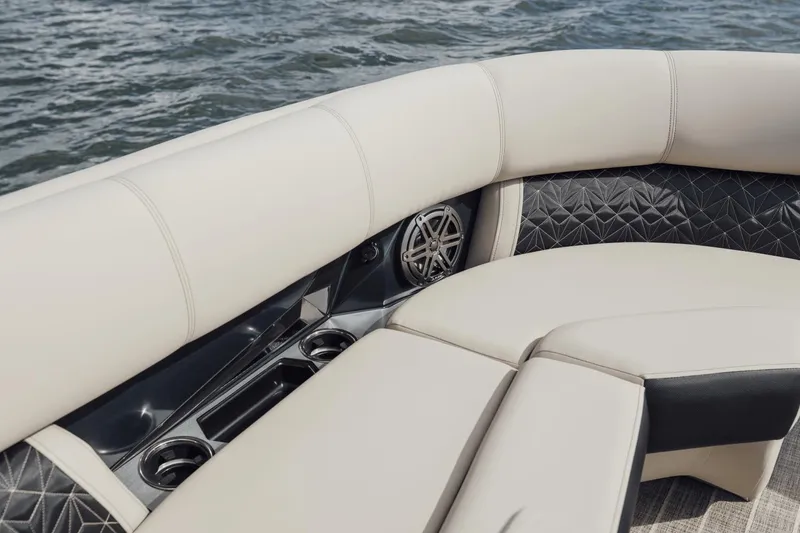 Slide: The Image of Harris 230 Grand Mariner 2025 - 25