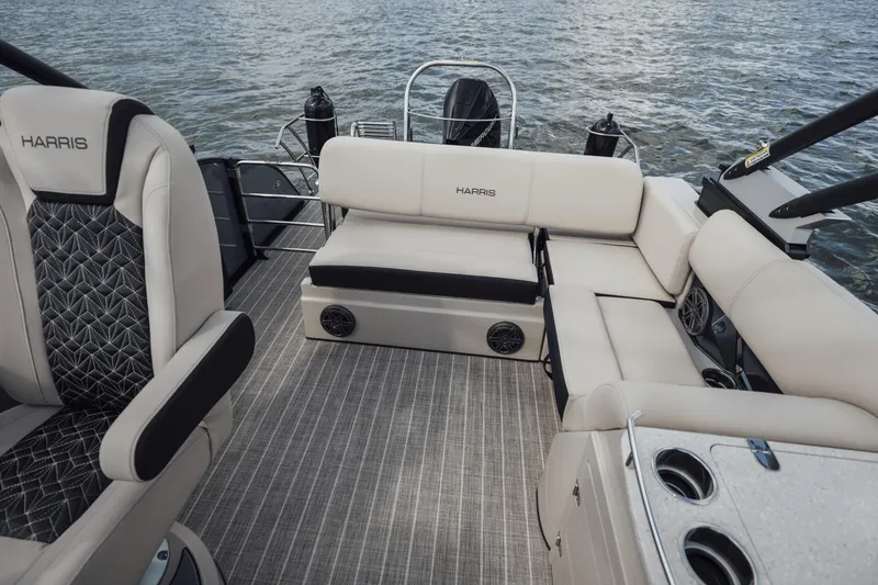 Slide: The Image of Harris 230 Grand Mariner 2025 - 30