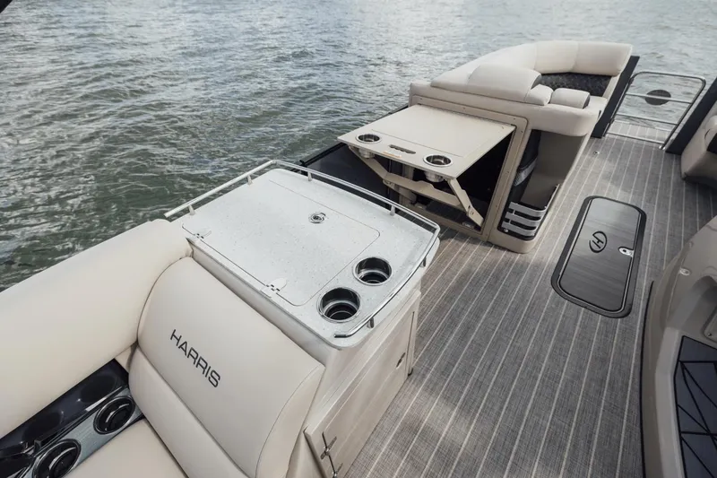 Slide: The Image of Harris 230 Grand Mariner 2025 - 31