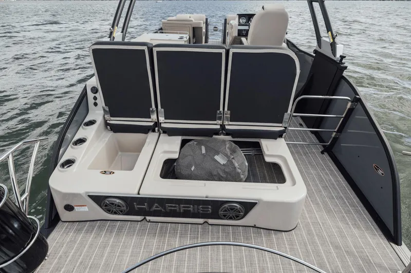 Slide: The Image of Harris 230 Grand Mariner 2025 - 32