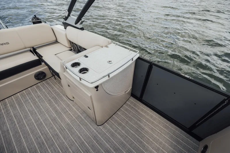 Slide: The Image of Harris 230 Grand Mariner 2025 - 33