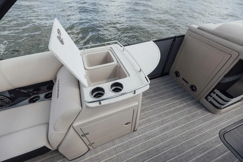 Slide: The Image of Harris 230 Grand Mariner 2025 - 36