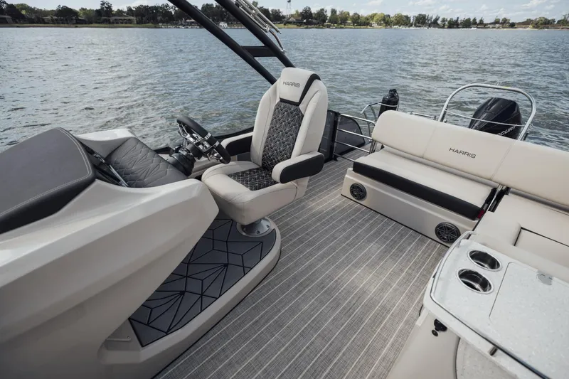 Slide: The Image of Harris 230 Grand Mariner 2025 - 38