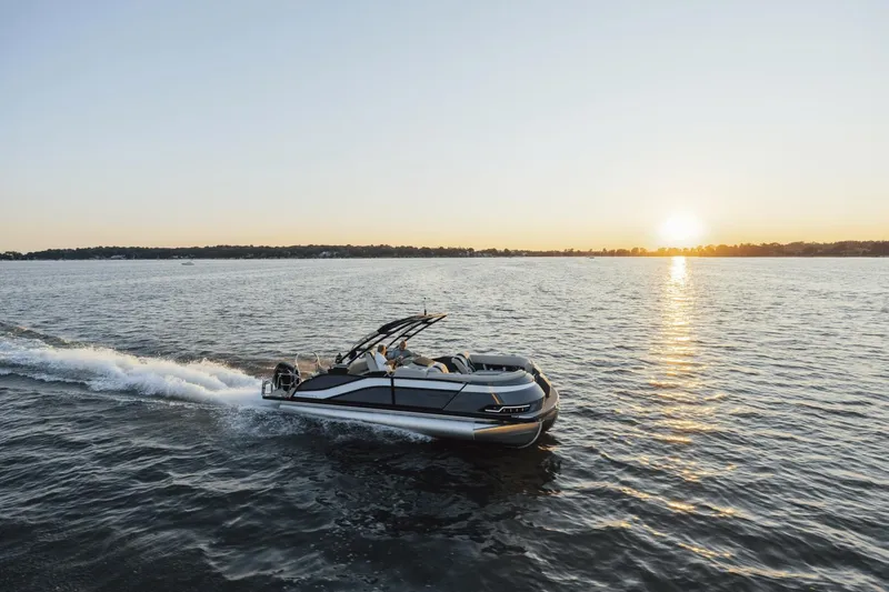 Slide: The Image of Harris 230 Grand Mariner 2025 - 50