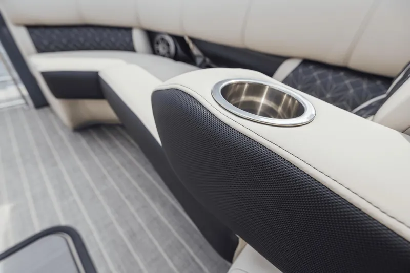 Slide: The Image of Harris 230 Grand Mariner 2025 - 58