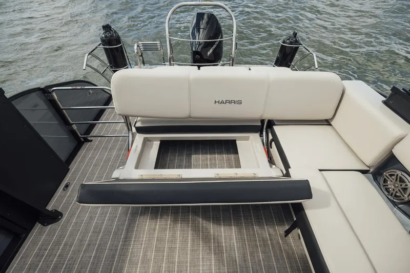 Slide: The Image of Harris 230 Grand Mariner 2025 - 6