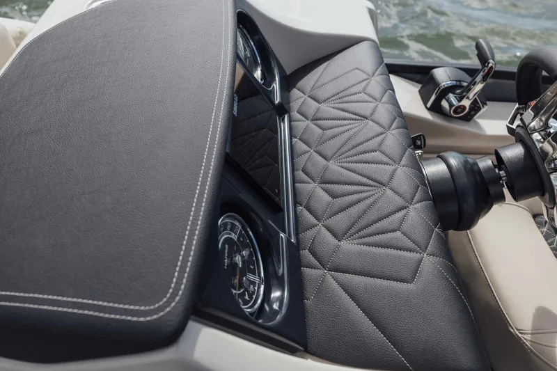 Slide: The Image of Harris 230 Grand Mariner 2025 - 60