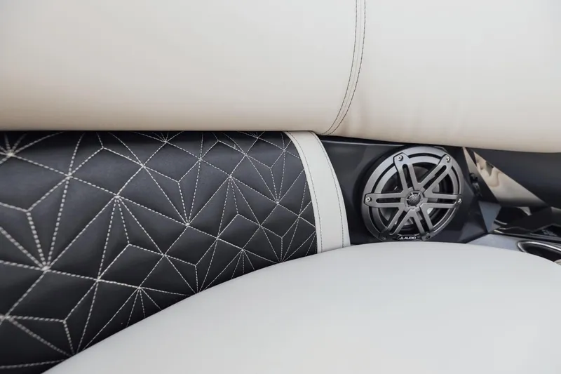 Slide: The Image of Harris 230 Grand Mariner 2025 - 63