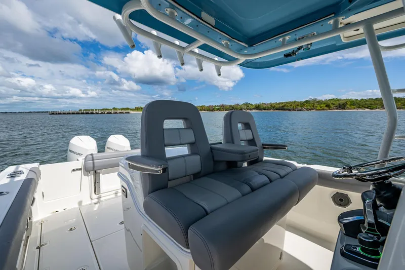 Slide: The Image of Boston Whaler 330 Outrage 2023 - 53