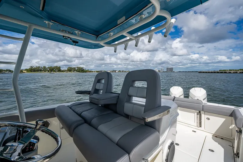 Slide: The Image of Boston Whaler 330 Outrage 2023 - 54