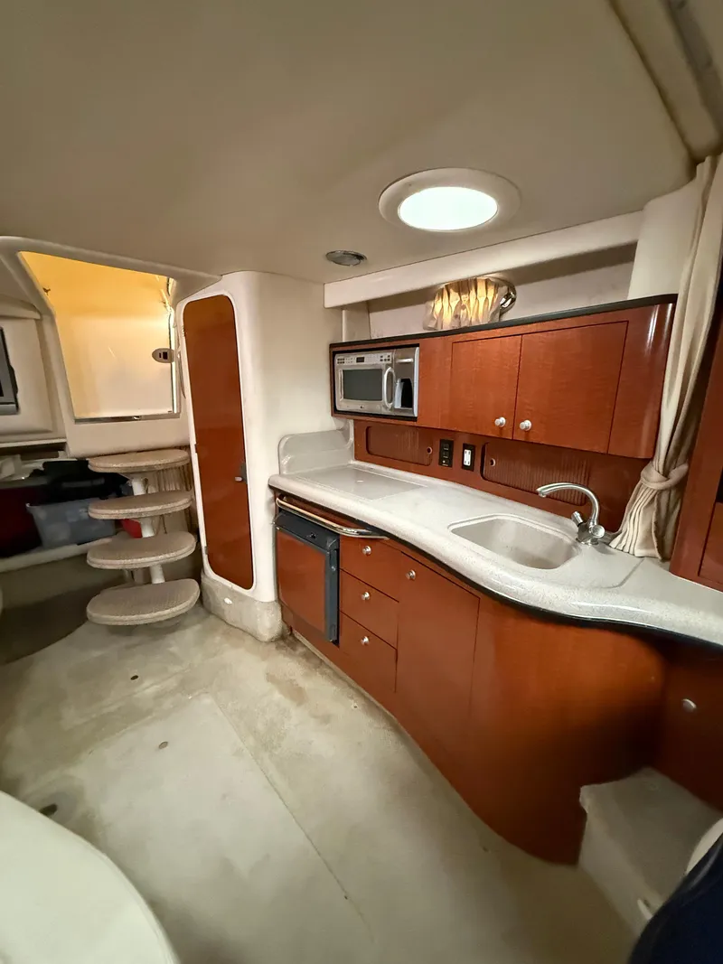 Slide: The Image of Sea Ray 320 Sundancer 2005 - 11