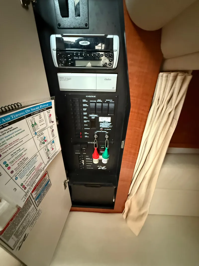 Slide: The Image of Sea Ray 320 Sundancer 2005 - 17