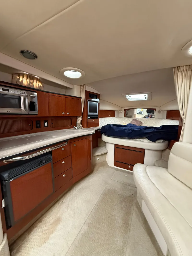 Slide: The Image of Sea Ray 320 Sundancer 2005 - 8