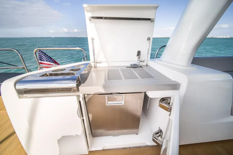 Slide: The Image of Outdoor kitchen on 2020 Lagoon SEVENTY 7 yacht with ocean view. - 24