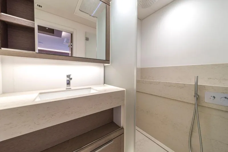 Slide: The Image of Lagoon SEVENTY 7 2020 - 63