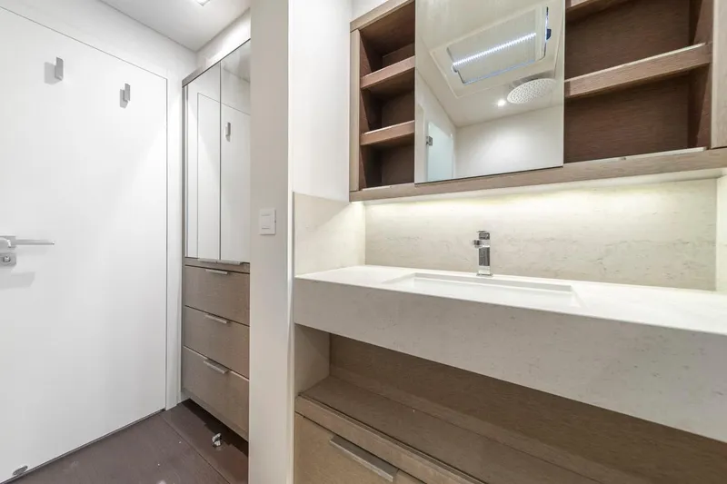 Slide: The Image of Lagoon SEVENTY 7 2020 - 86