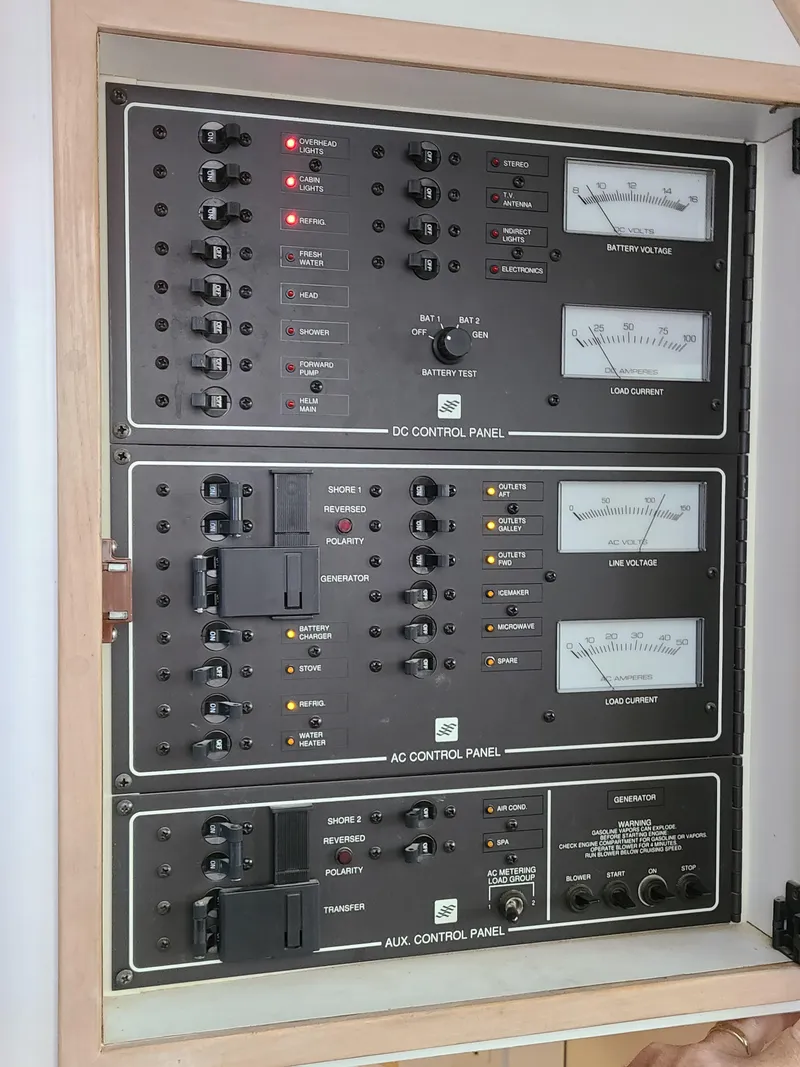 Slide: The Image of Electrical control panel on a 1992 Four Winns Express Cruiser boat. - 19
