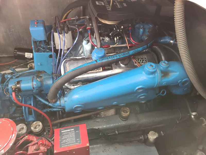 Slide: The Image of Engine of a 1992 Four Winns Express Cruiser, featuring a Crusader Marine motor. - 20